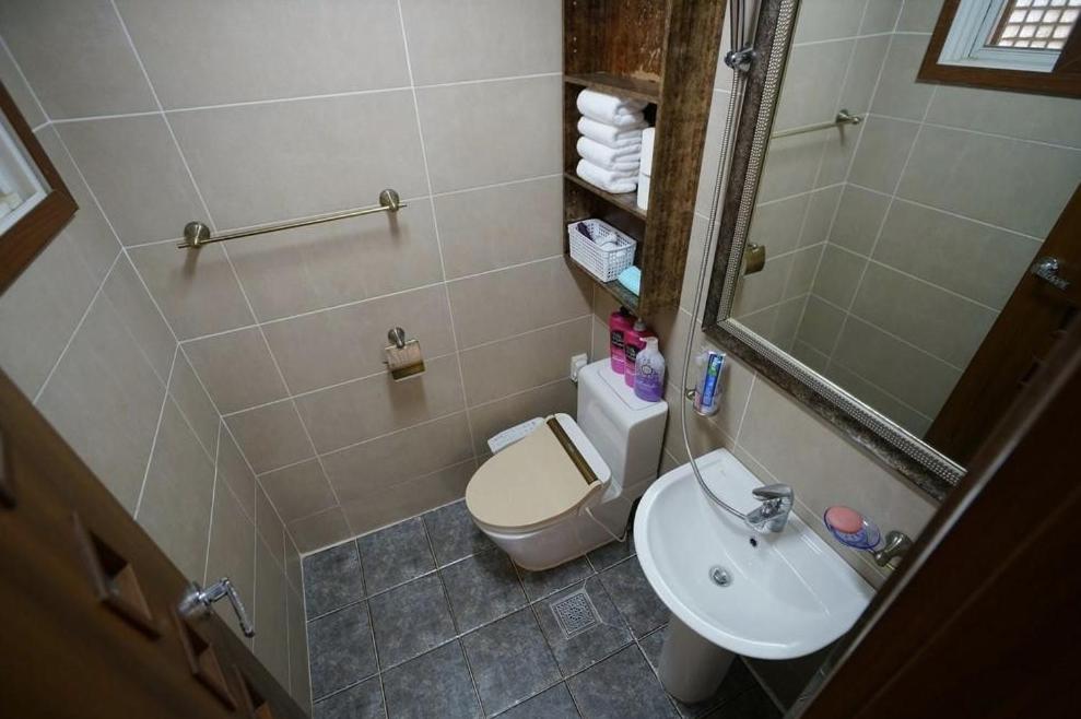 Holiday Home_MorningSunshine