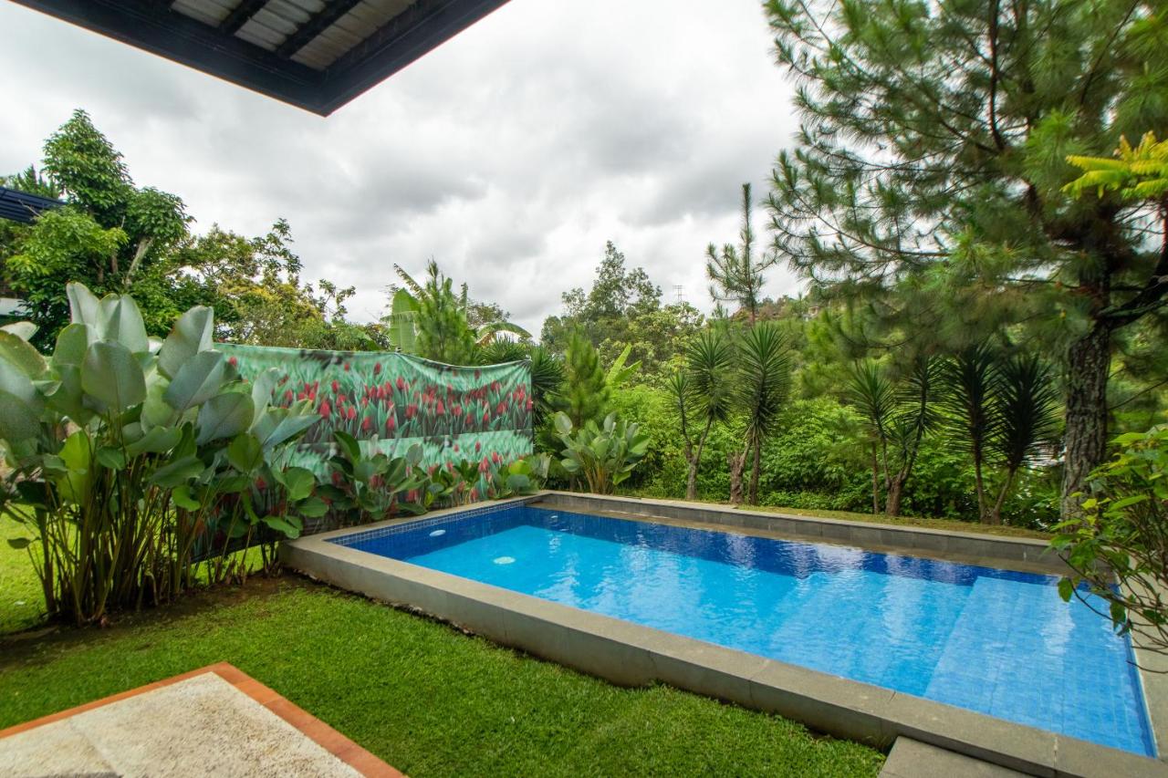 Family Only Private Pool Villa - De Reiz Mawar Syariah 3BR - Chambres d'hôtes Bandung