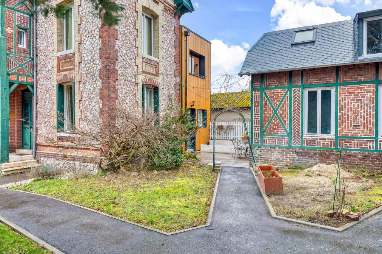 Rose écrin de charme avec parking terrasse privée et jardin partagé - B&B Grand-Couronne