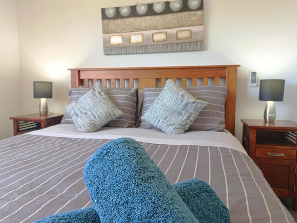 Retreat Haven--The Perfect Master Bedroom Getaway - B&B Dakabin