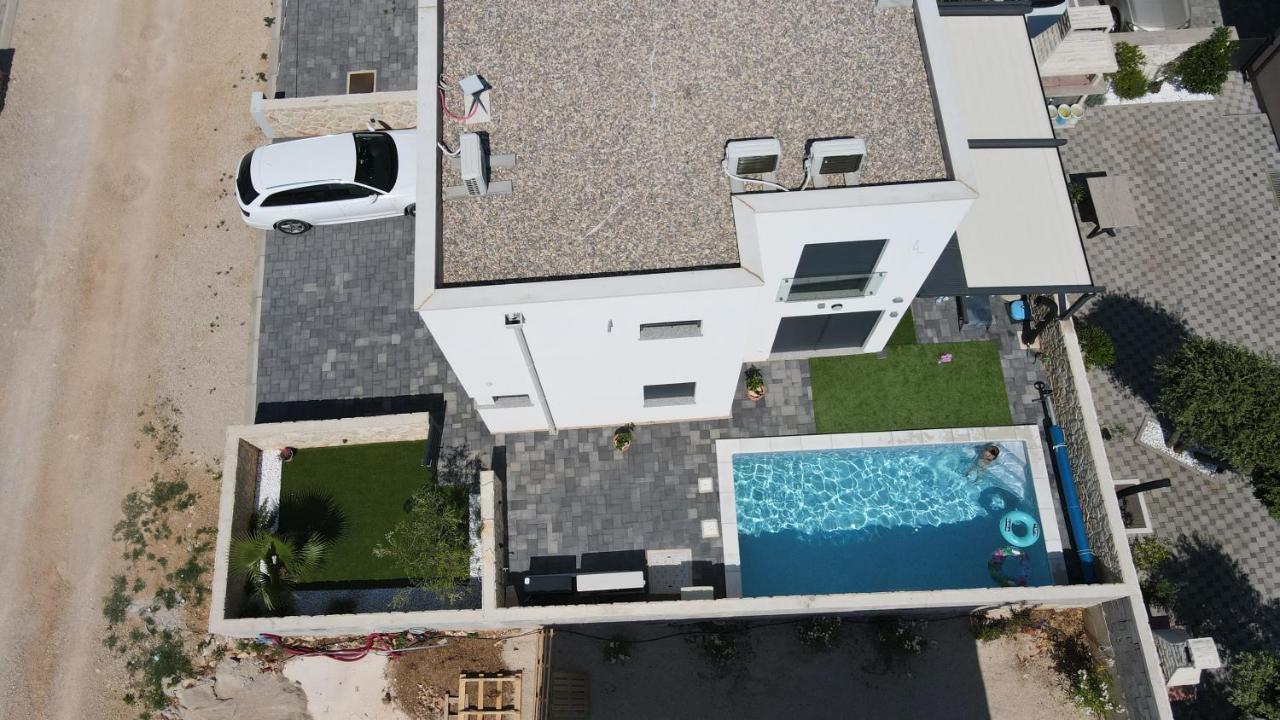Villa RD Mandre - Private Paradise with Pool & beautiful Garden - minimum 4-night stay - Ferienwohnung Mandre