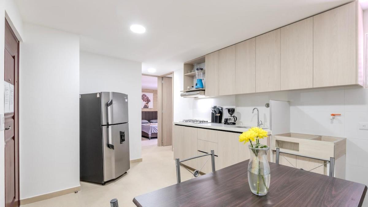 Apartamento en Laureles con piscina y parquedero 802 - Ferienwohnung