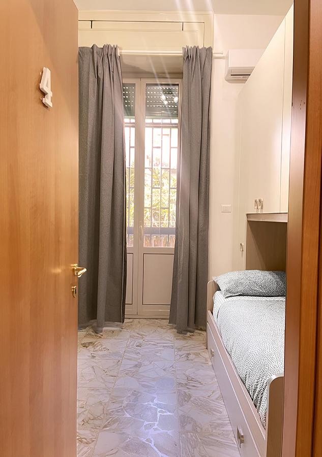 Chambre Lits Jumeaux avec Salle de Bains Commune