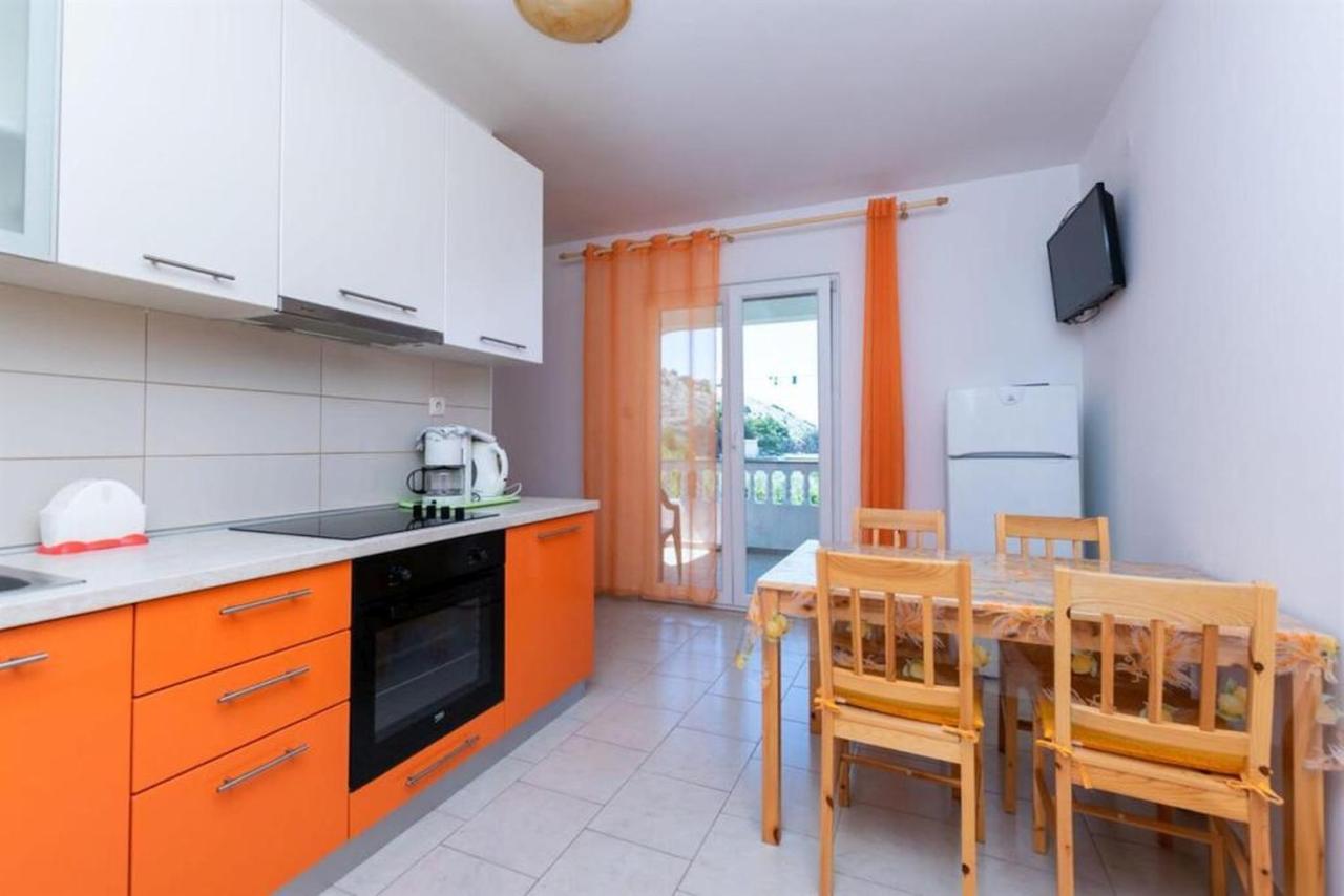 Apartment in Lopar with sea view, balcony, air conditioning, Wi-Fi 4419-4 - Chambres d'hôtes Lopar