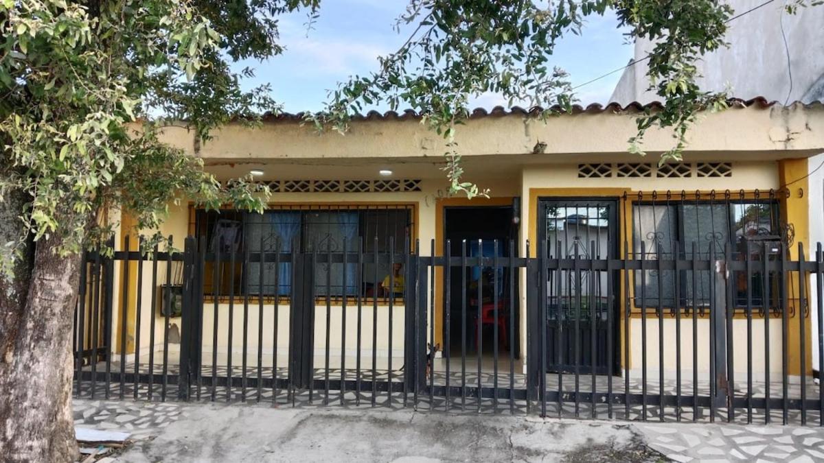Casa Candido, cerca al CC Único y al Aeropuerto - B&B
