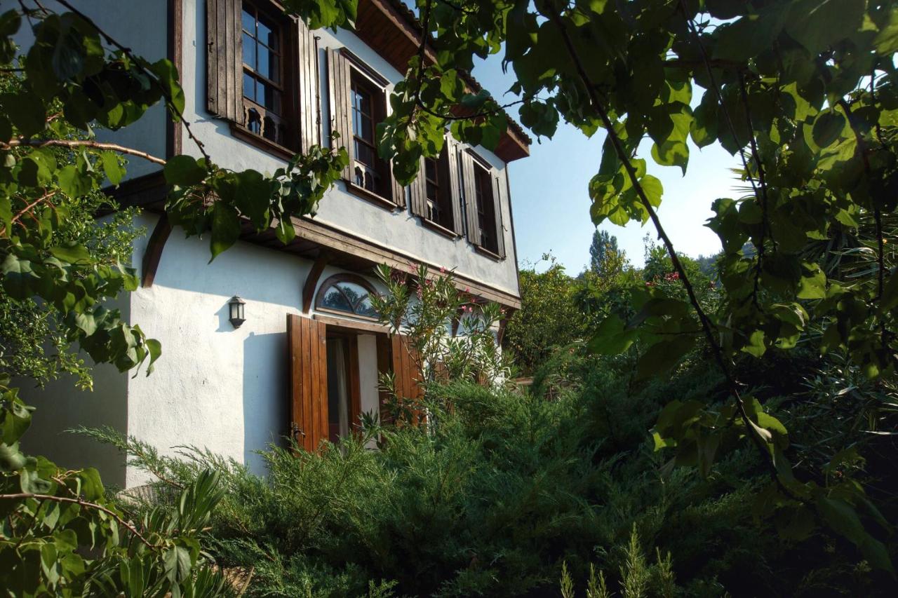 Two-Bedroom Fig Cottage with Garden