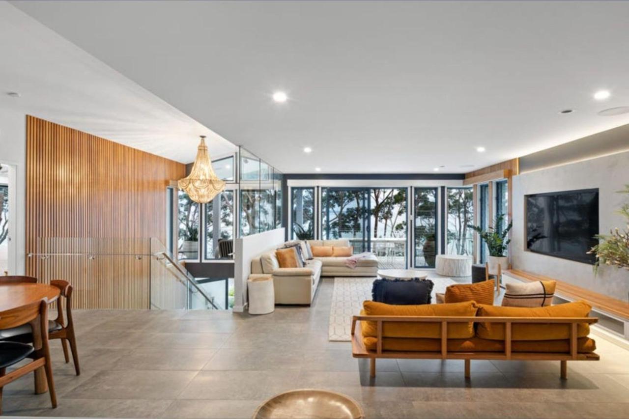 5 BDR - 250m to Beach - Outdoor Spa - 4PM Checkout - B&B Hyams Beach