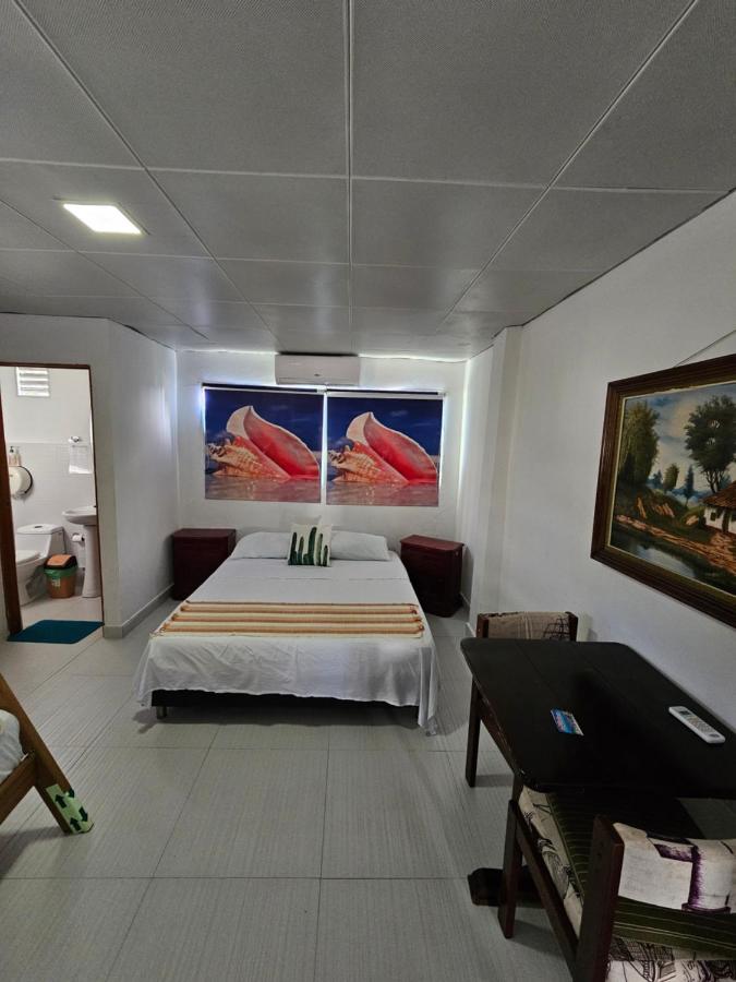 Hostal Shangiovys - B&B