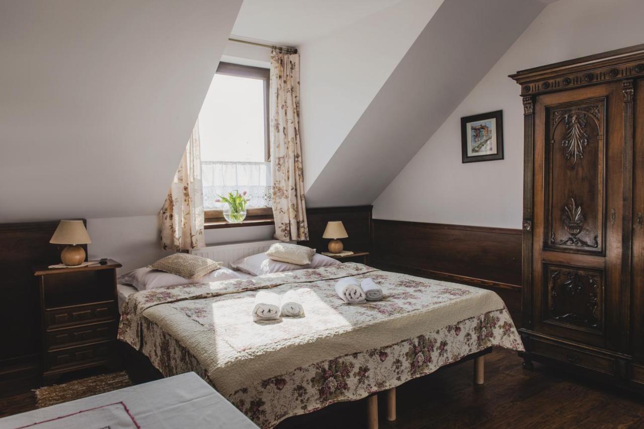 Twin Room with Private Bathroom