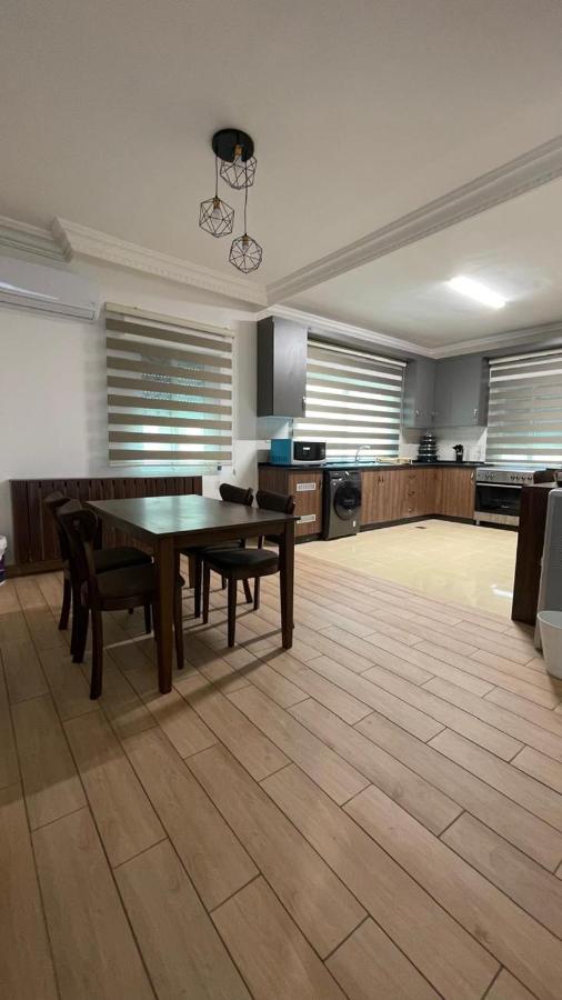 Dair Ghbar view apartment-Hotel furniture - B&B Ammán