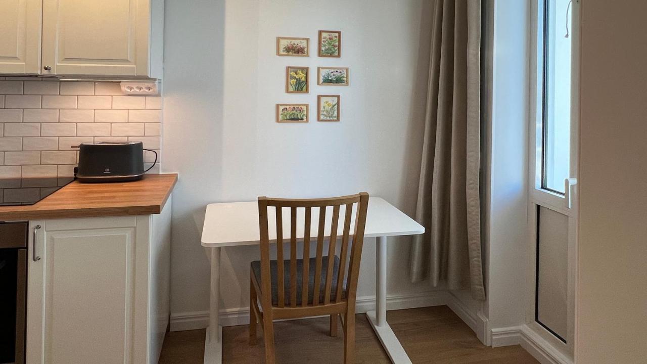Charming City Studio, 10 Min Walk to Train Station - B&B