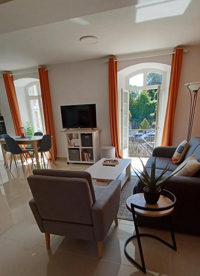 superbe 2 pièces vue sur château - Ferienwohnung
