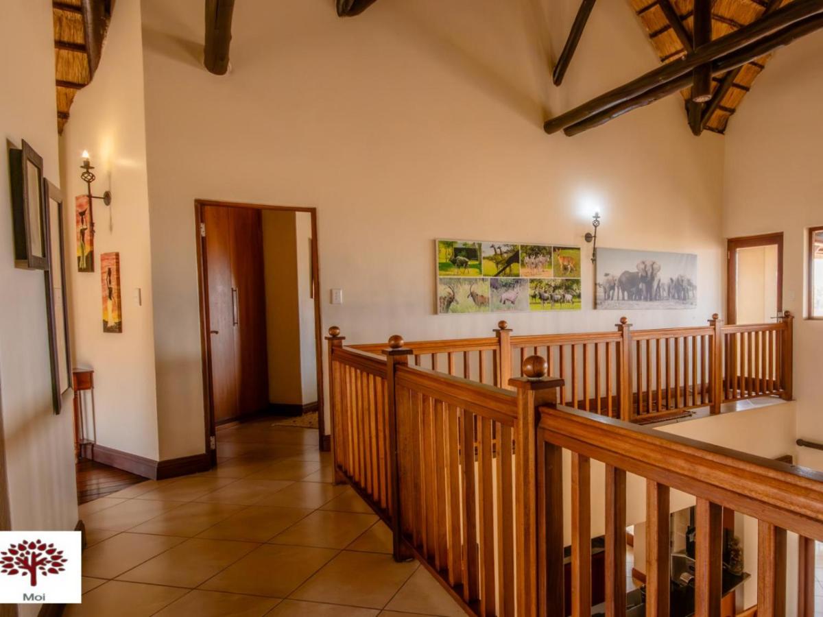 Zebula Golf and Wildlife Estate - Owl's Haven Pax 10 - Moi Signature Luxury villa - B&B