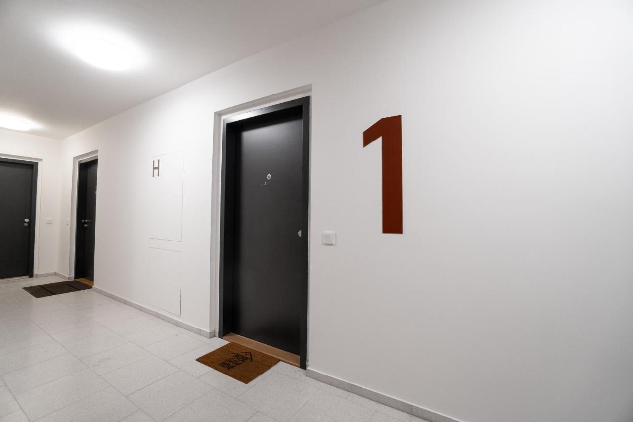 New BNB Apartment In the Ostrava with parking option - B&B