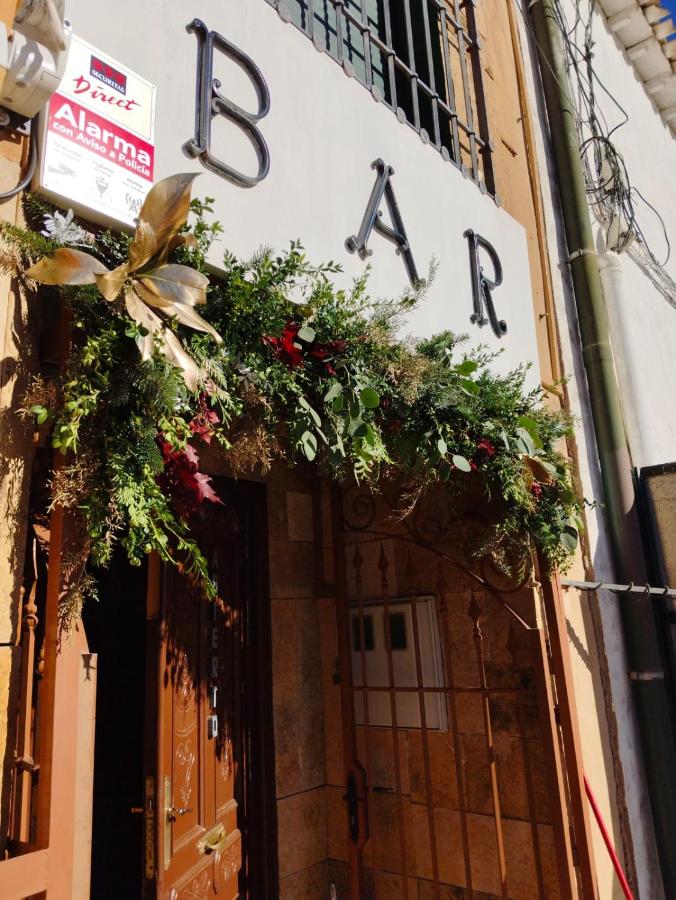 Hostal Restaurante Bustos - B&B Villarrubio