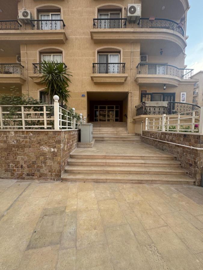 Glorious 2 BDR Apartment In Rehab City - B&B
