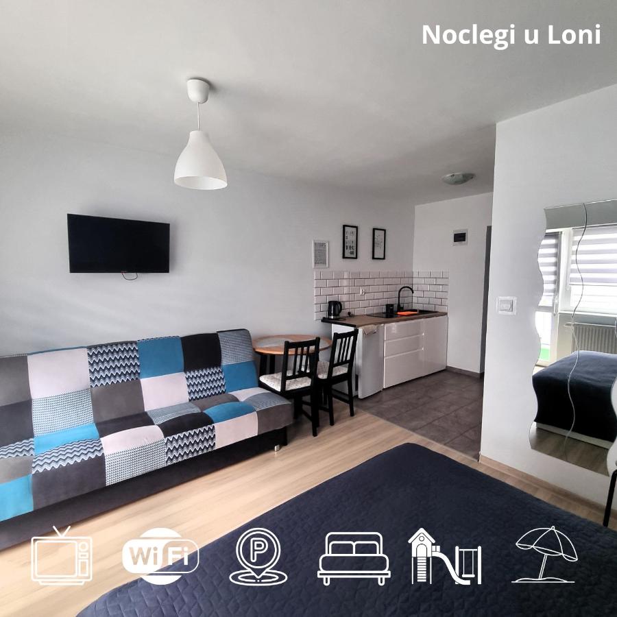 Noclegi u Loni- pokoje studio w zacisznym centrum nad morzem z parkingiem - B&B