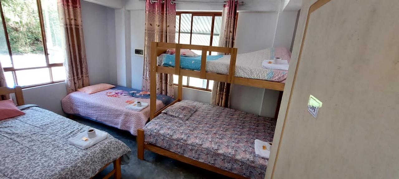 Chambre Familiale avec Salle de Bains Commune