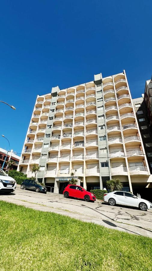 Depto vista al mar con cochera zona varese - Hola Sur - Bed and Breakfast Mar del Plata