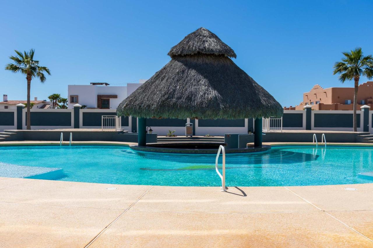 Unwind in a Modern Condo with Stunning View #303 - Ferienwohnung Puerto Peñasco