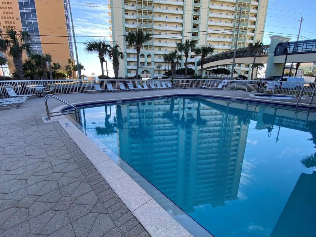Celadon 207 beachfront 1 BR 2 BA Sleeps 6 - B&B