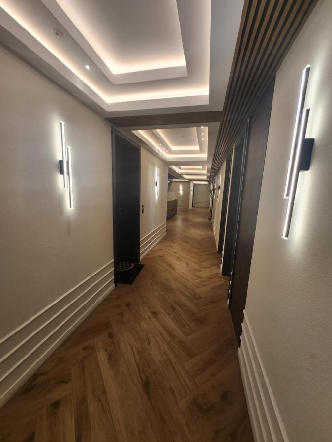 Cosmopolit central apartment - B&B Braşov