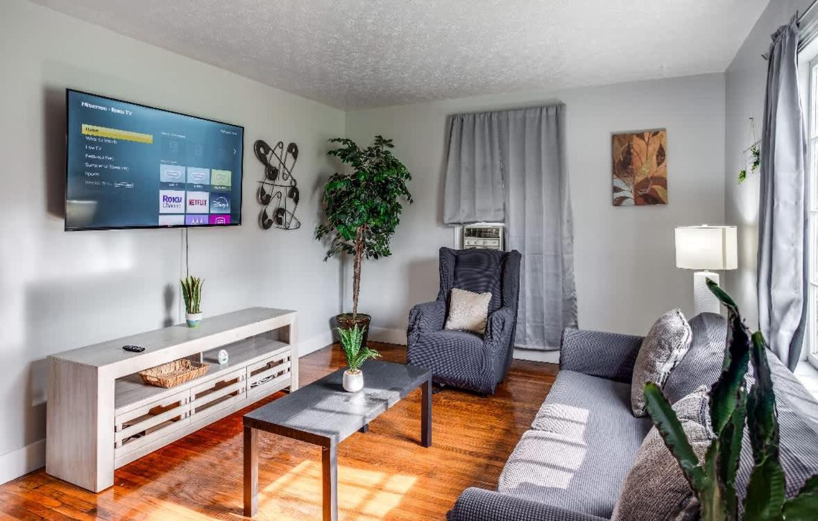 Comfortable Home Close to Everything Near Downtown - B&B