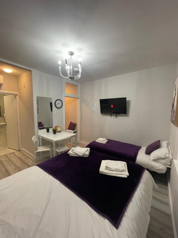 Top 2nd Studio • Sleeps 3