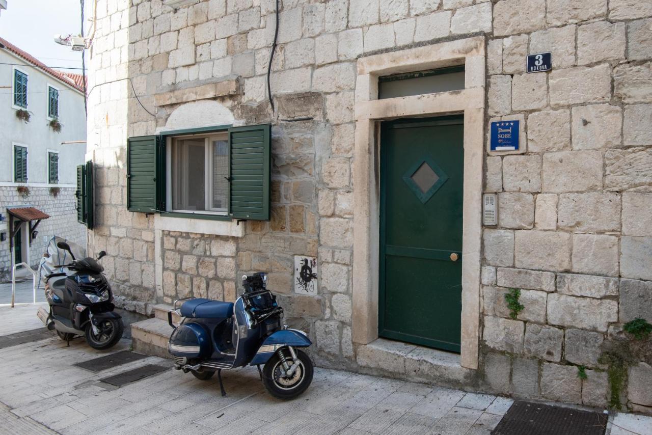 ROKOS SUPERIOR DOWNTOWN ROOMS - comfortable rooms with private bathrooms - perfect location for exploring Diocletian's Palace and the gastronomy of Split within walking distance - Ferienwohnung Split