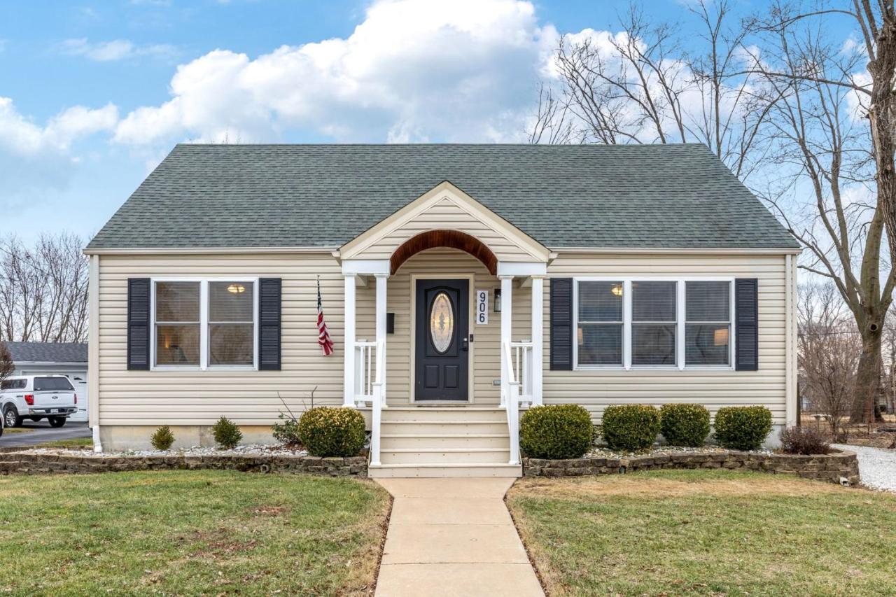 Renovated House for 14 in Wentzville MO - B&B Wentzville