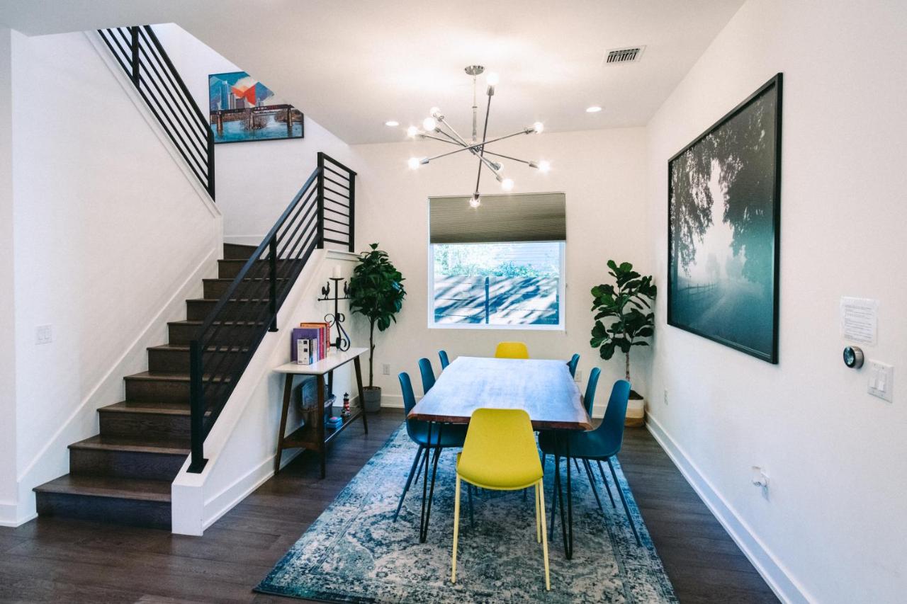 Austin Oasis Spacious 4BR Retreat with Hot Tub Cowboy Pool and Infrared Sauna Perfect for Families and Bachelorettes - Chambres d'hôtes Austin