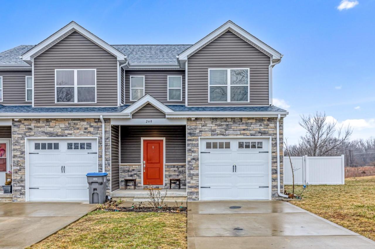 Spacious 2 bedroom/2.5 bathroom Townhome - Bed and Breakfast O'Fallon
