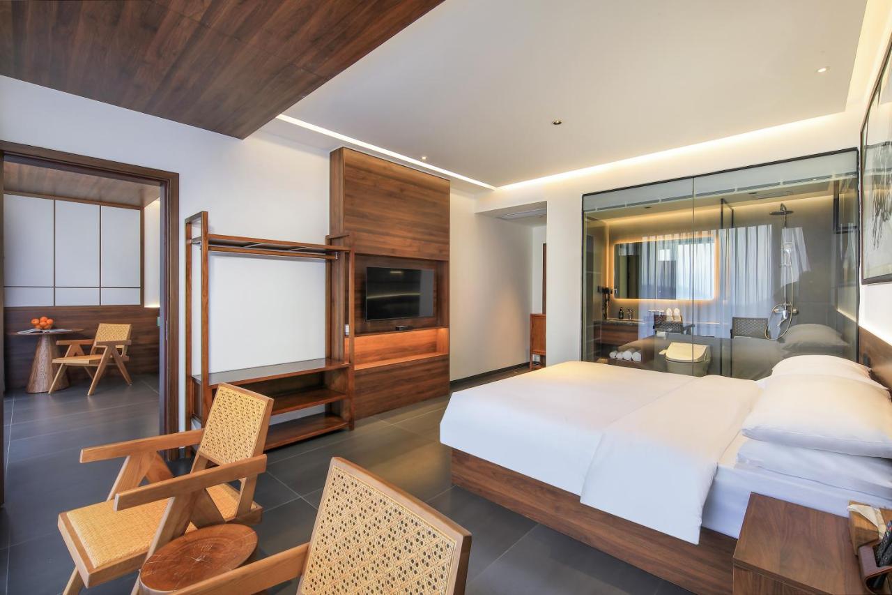 Suite with Mountain View