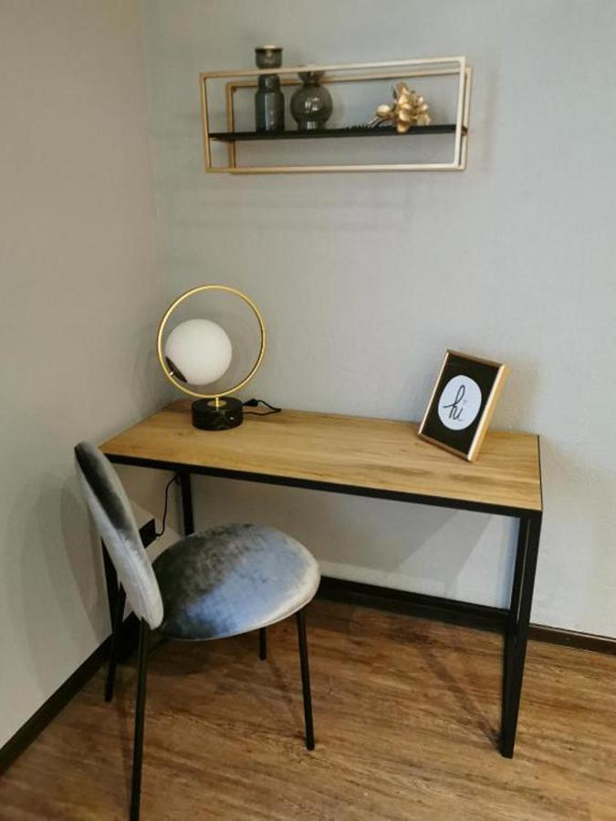 Deluxe One-Bedroom Apartment