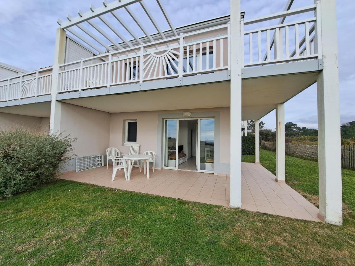 One-Bedroom Apartment with Sea View