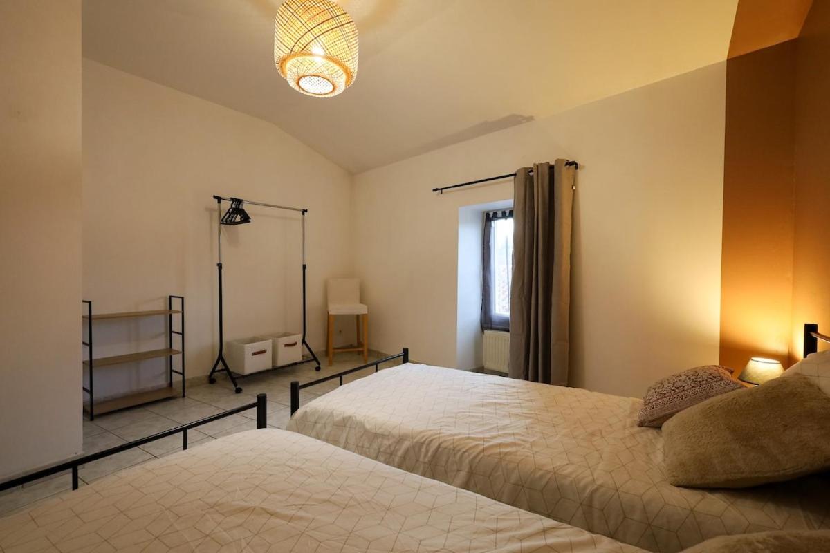 Duplex Gite Sebari centre ville parking proche CNPE - B&B