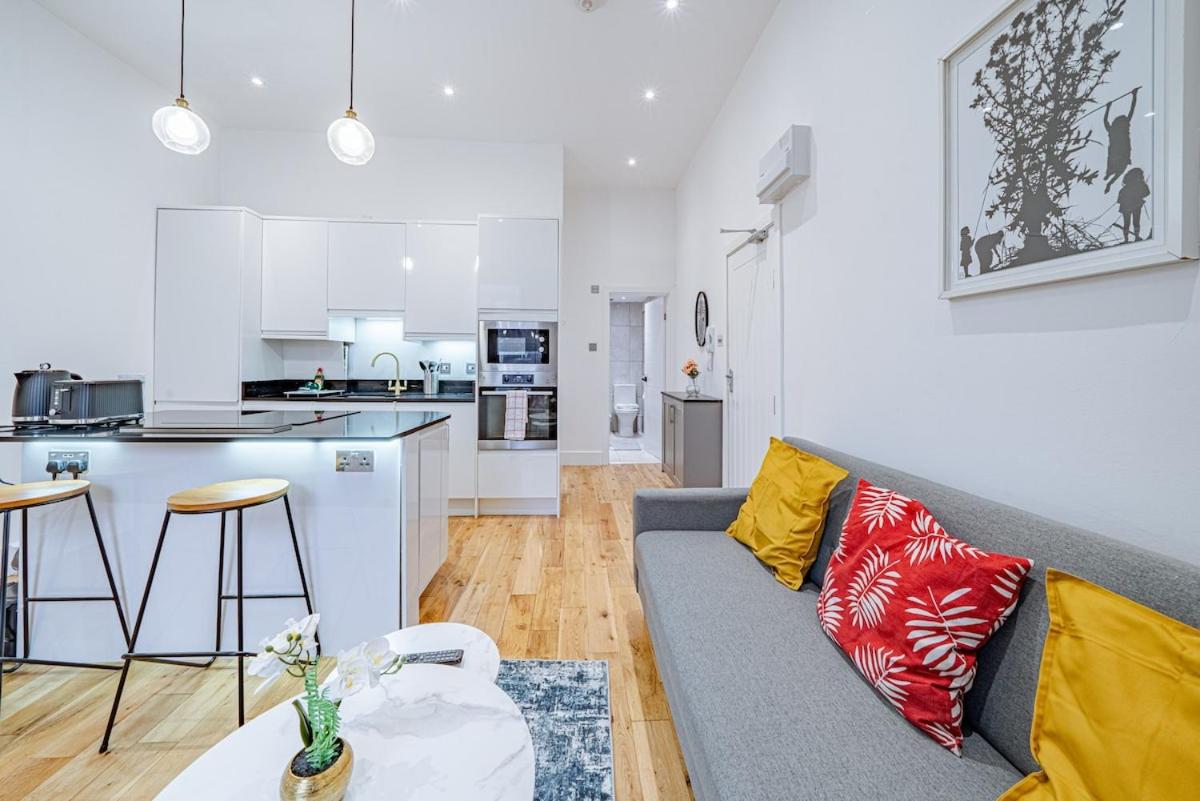 Charming 1BR Prime Location Near Station & Shops - B&B