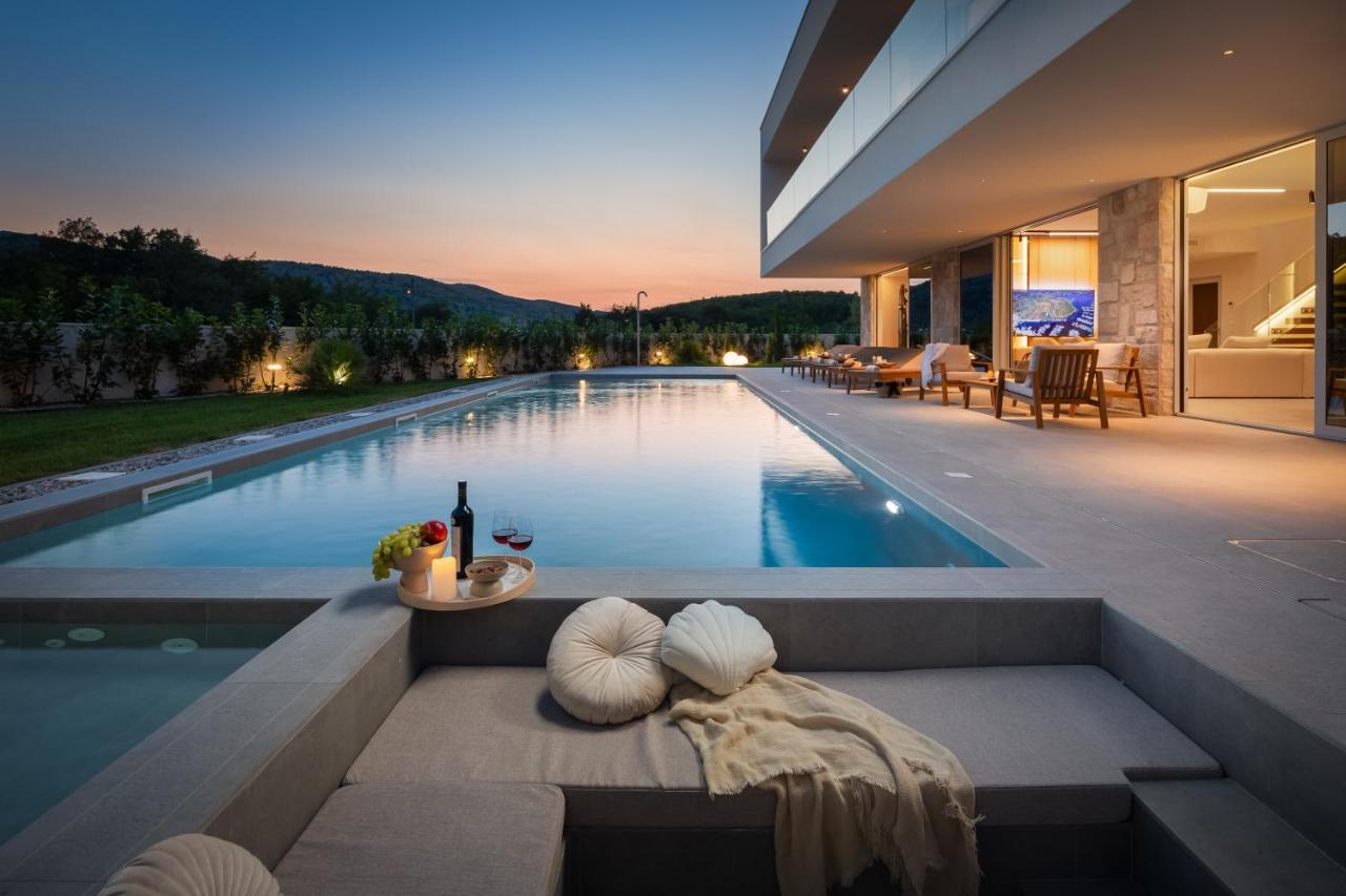 Villa ZaLú with Heated Pool - Chambres d'hôtes Srinjine