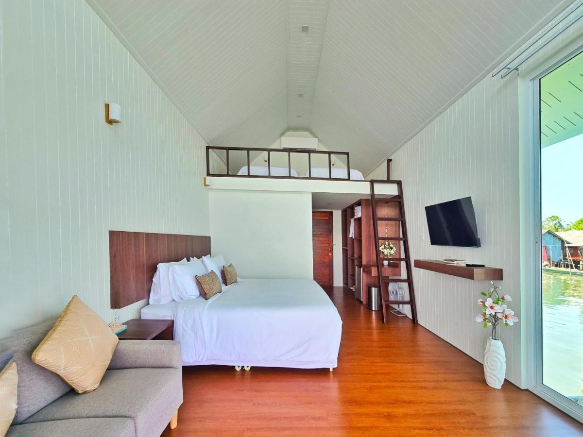 Family Room with Sea View