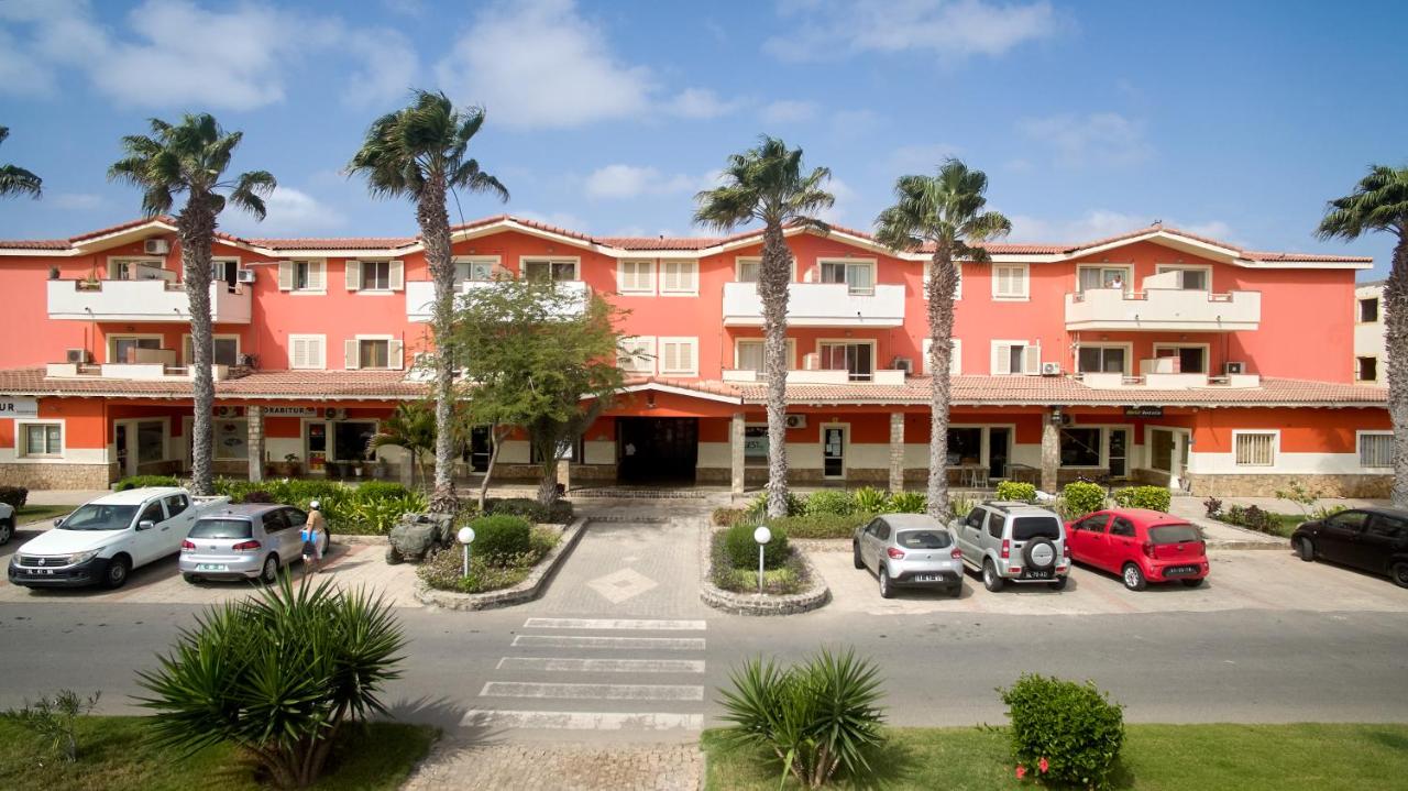 Paraiso Tropical wifi and pool Djadsal moradias - B&B