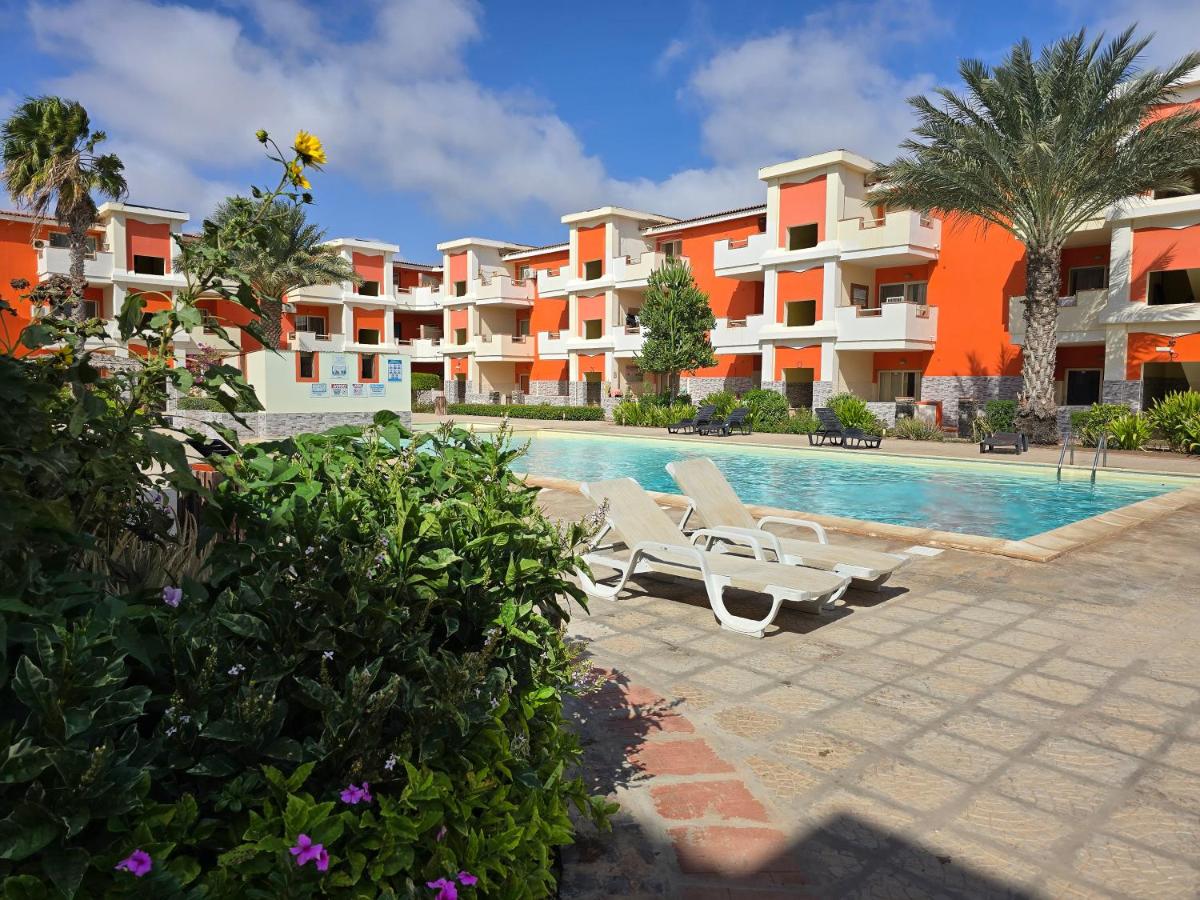 Paraiso Tropical wifi and pool Djadsal moradias - B&B Santa Maria