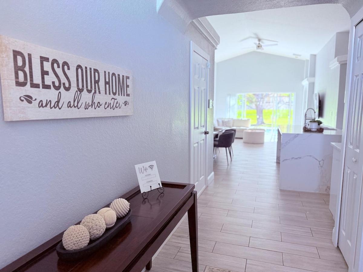Private pool home, a hop away from Private pool home, a hop away from the Theme Parks - Chambres d'hôtes Davenport