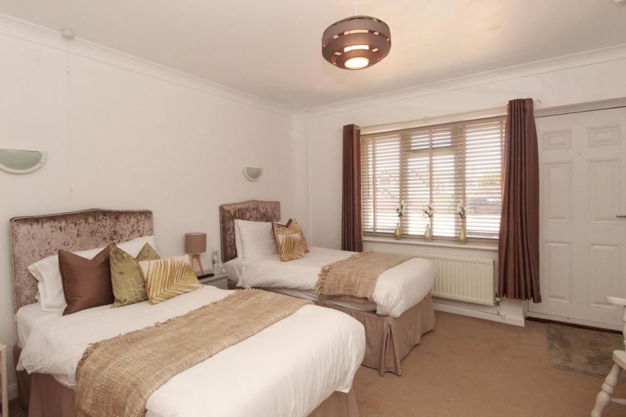 Twin Room with Private Bathroom