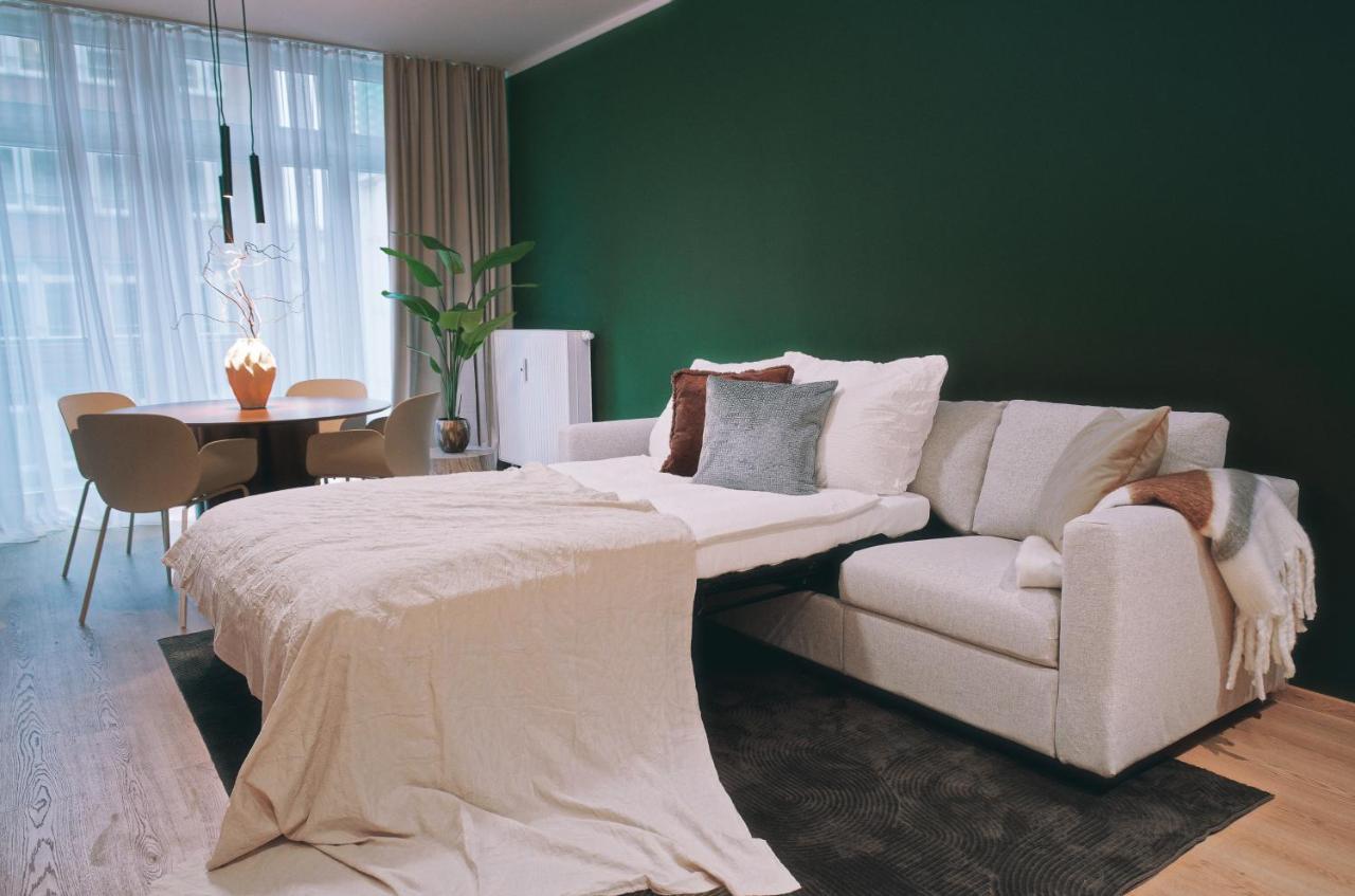 Deluxe One-Bedroom Apartment with Harbour View