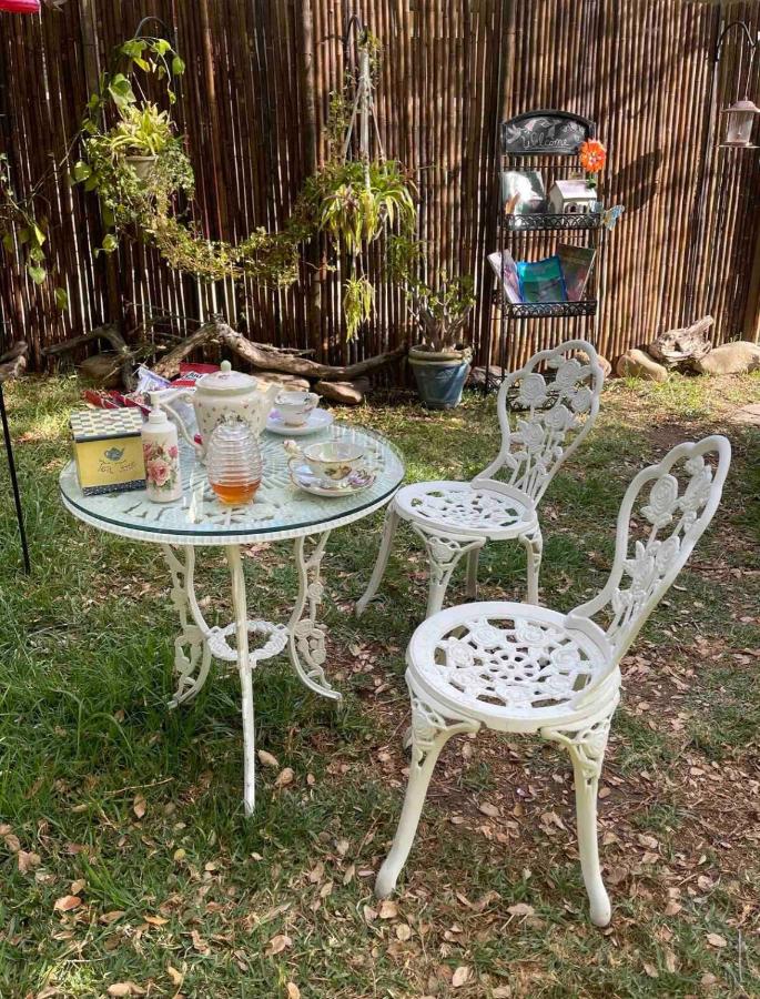 Vintage RV Creekside Nature Retreat near Ojai next to Swim Holes Hike - Chambres d'hôtes Santa Paula