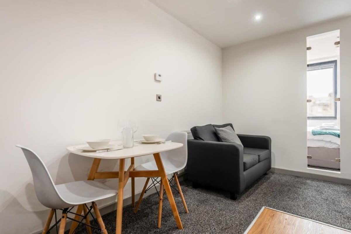 Budget 1 Bed Flat in Halifax Centre - B&B Halifax