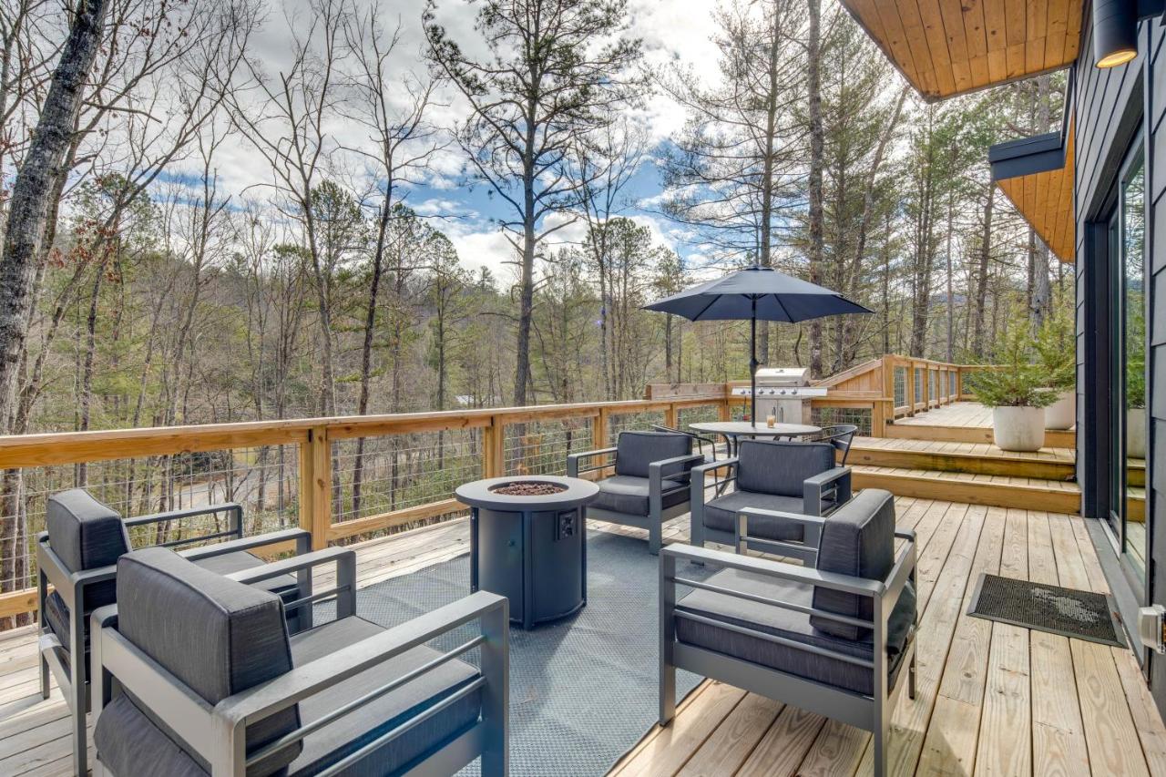 Hot Tub and Fire Pit Modern North Carolina Retreat - B&B
