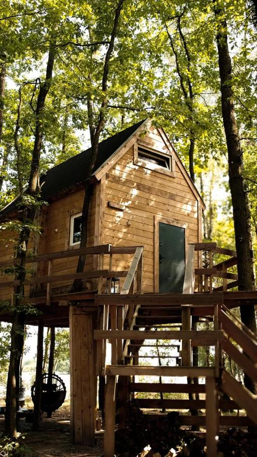 Stodoła na drzewach - B&B Justynów