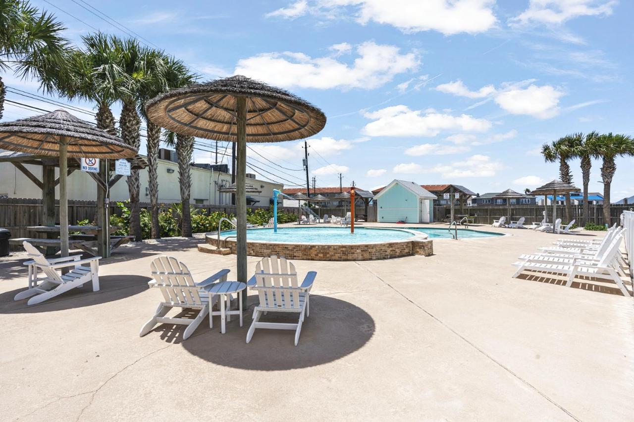 Resort Pool, 5 Bedroom, Dog-Friendly, King Bed, Near White Cap Beach, Patio, Grill - Bed and Breakfast Corpus Christi