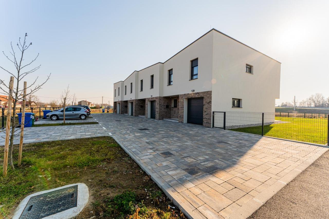 Flex SelfCheckIns 143 - Novaki -Terrace - 4 Bedrooms - Parking - Bed and Breakfast Novaki